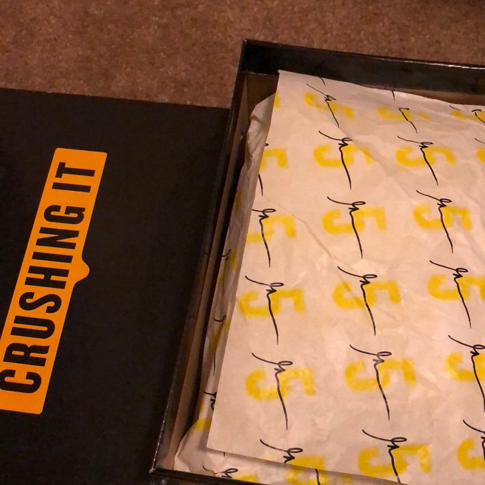 SIGNED GARY VEE SNEAKERS - Picture 2 of 3